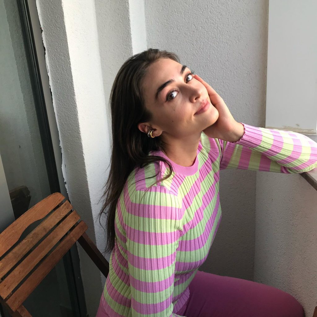 Esra Bilgiç hot pics
