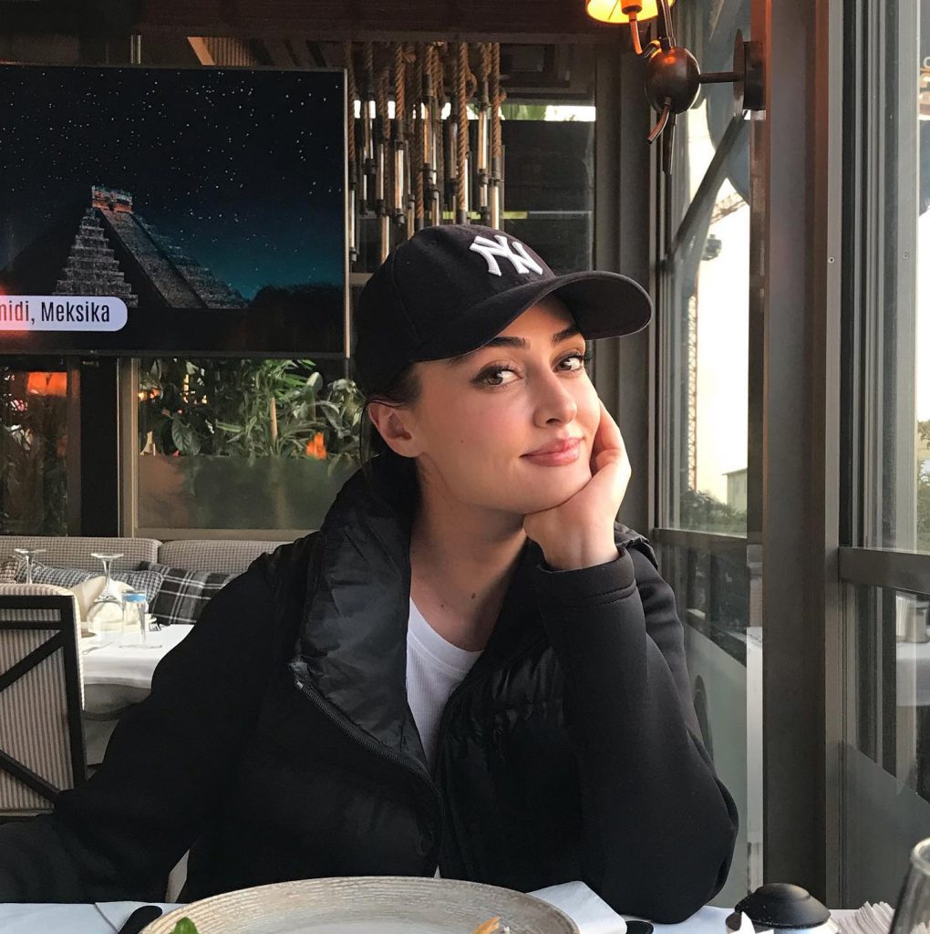 Esra Bilgiç looks bikini