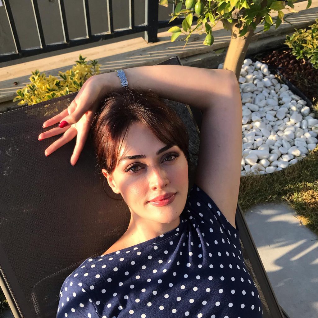Esra Bilgiç looks hot bikini