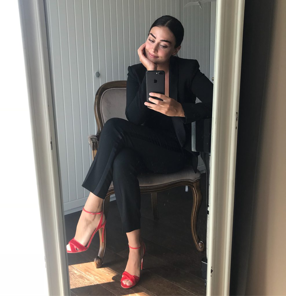 Esra Bilgiç looks nudes