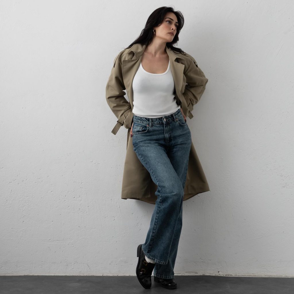 Esra Bilgiç looks xxx sex