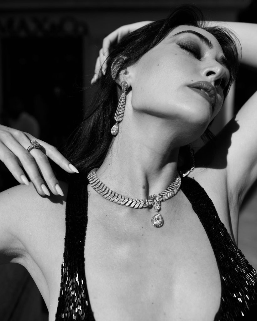 Esra Bilgiç modeling hot