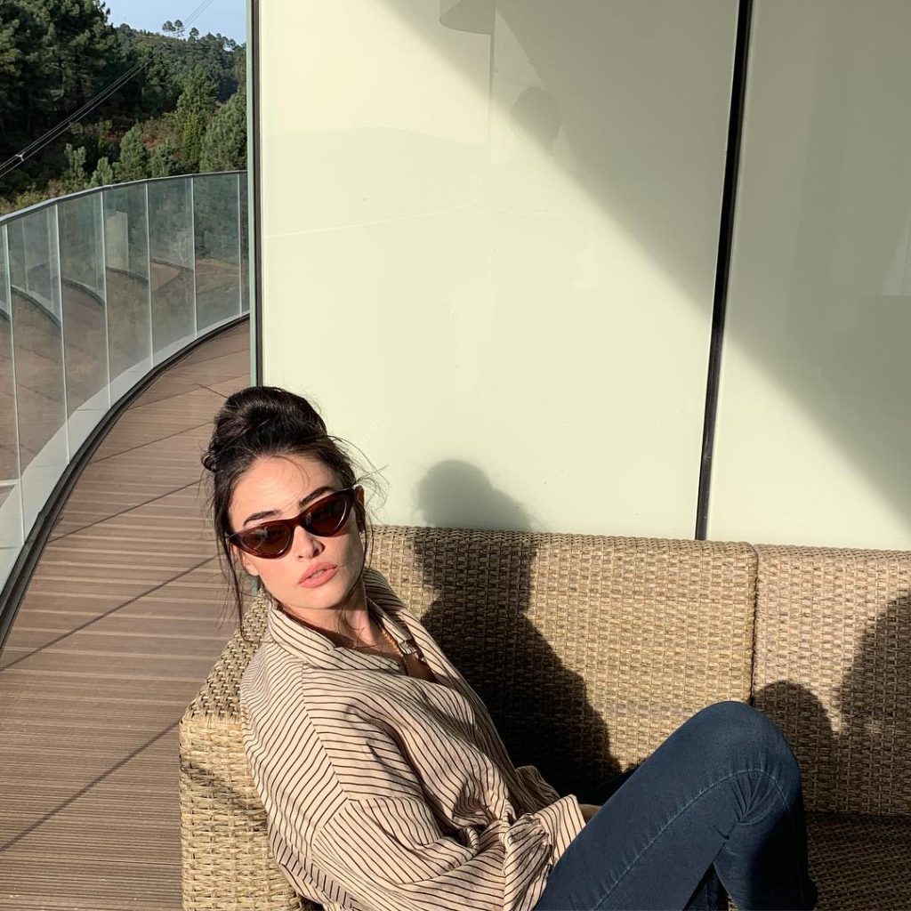 Esra Bilgiç modeling hot images