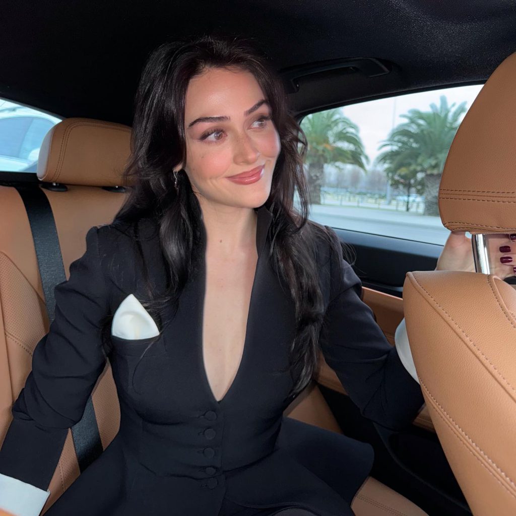Esra Bilgiç modeling hot pics