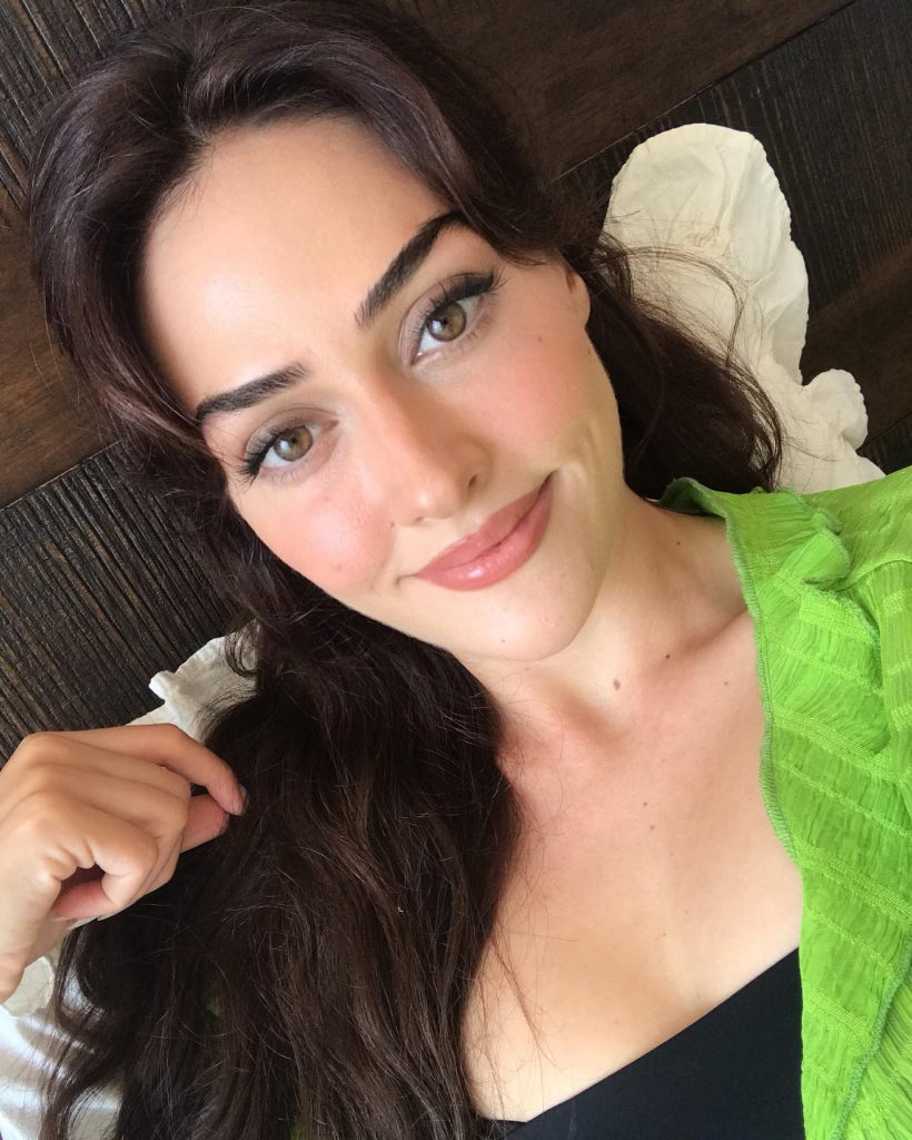 Esra Bilgiç modeling nude
