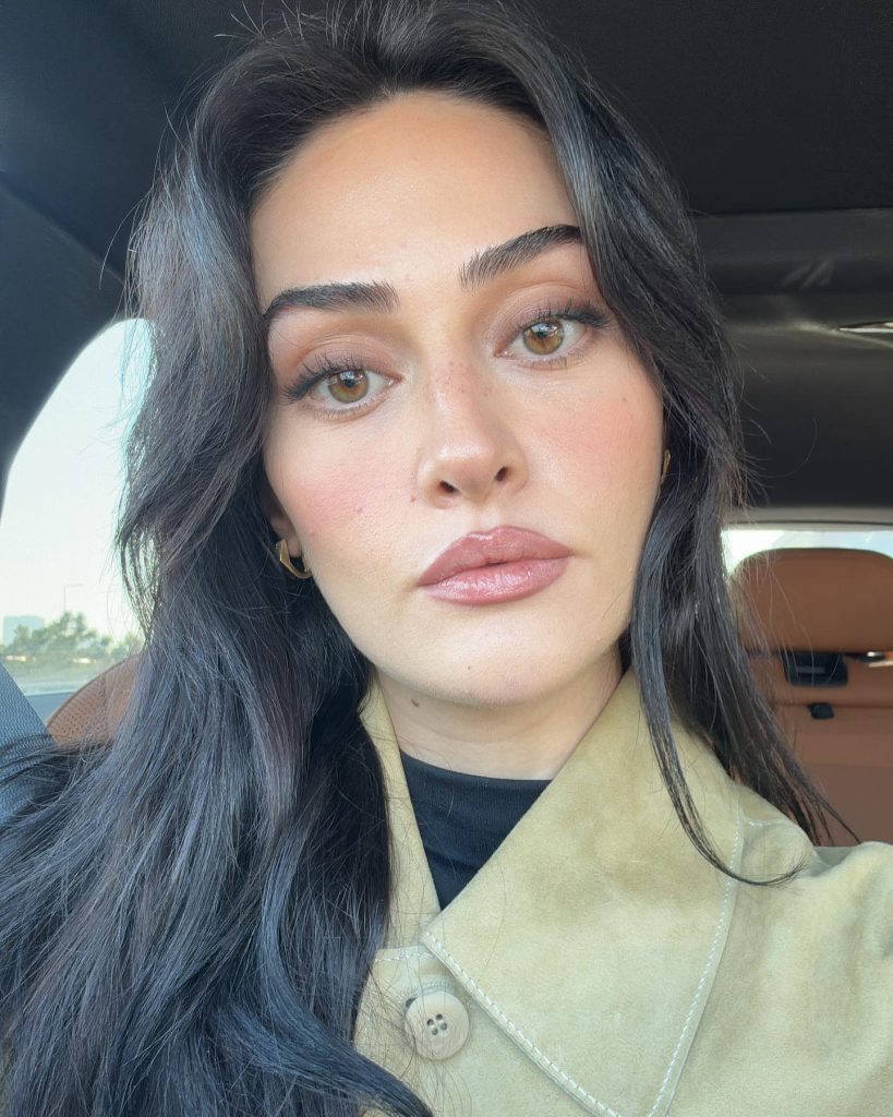 Esra Bilgiç modeling nudes