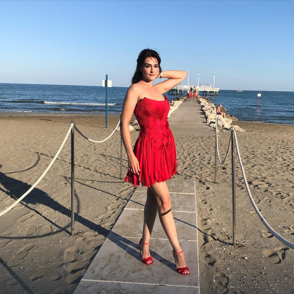 Esra Bilgiç modeling porn