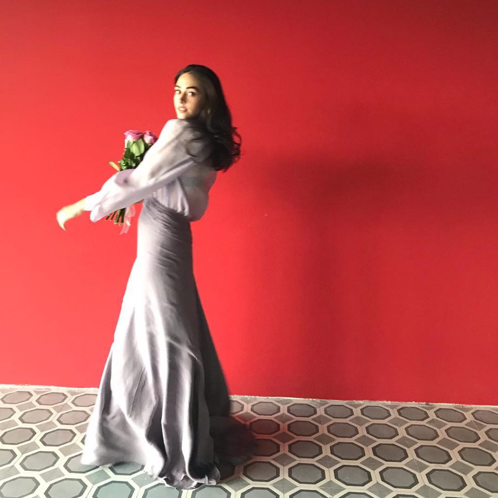 Esra Bilgiç modeling pussy