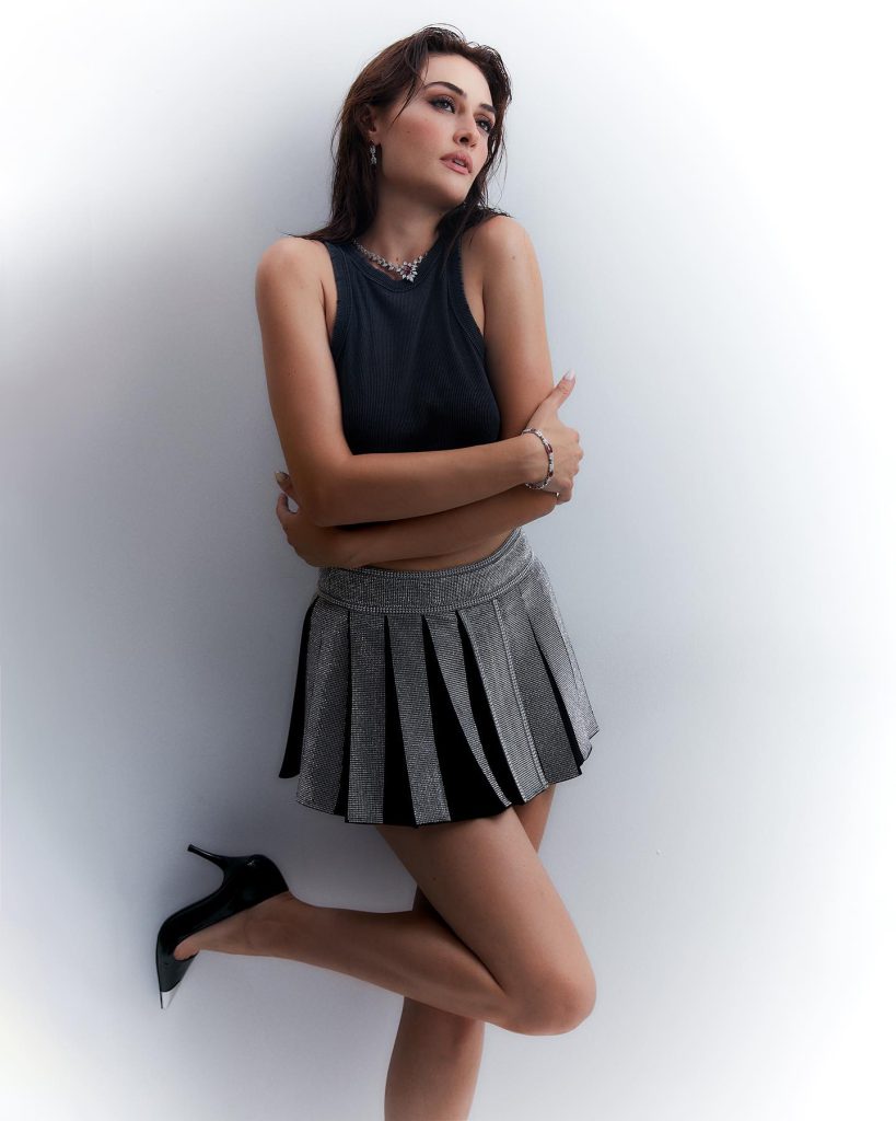Esra Bilgiç modeling sex
