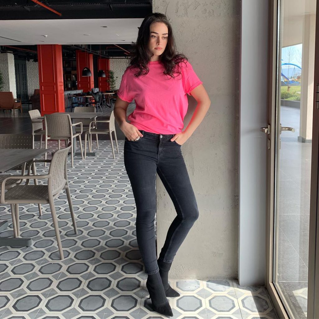 Esra Bilgiç modeling xxx porn