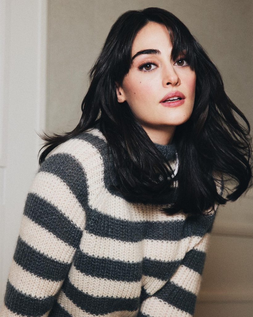 Esra Bilgiç poses hot photos