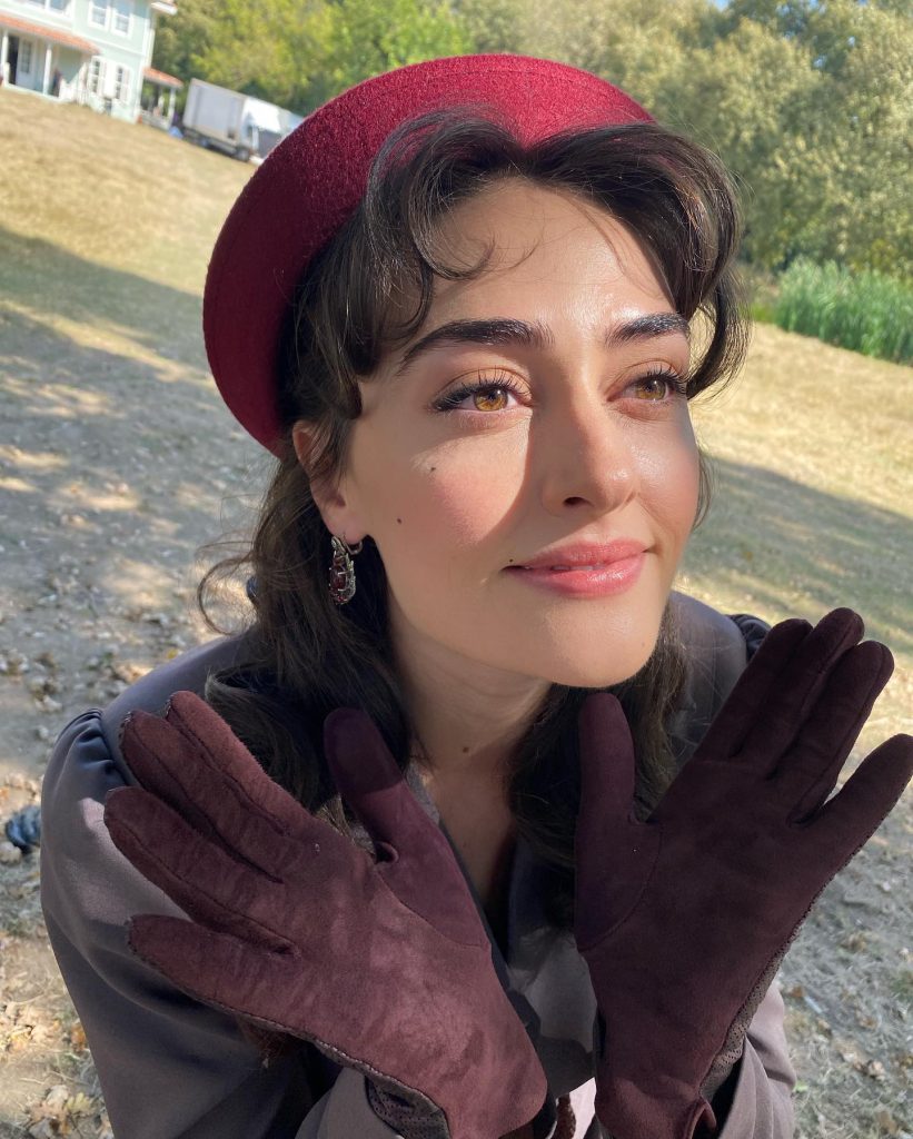 Esra Bilgiç poses nude