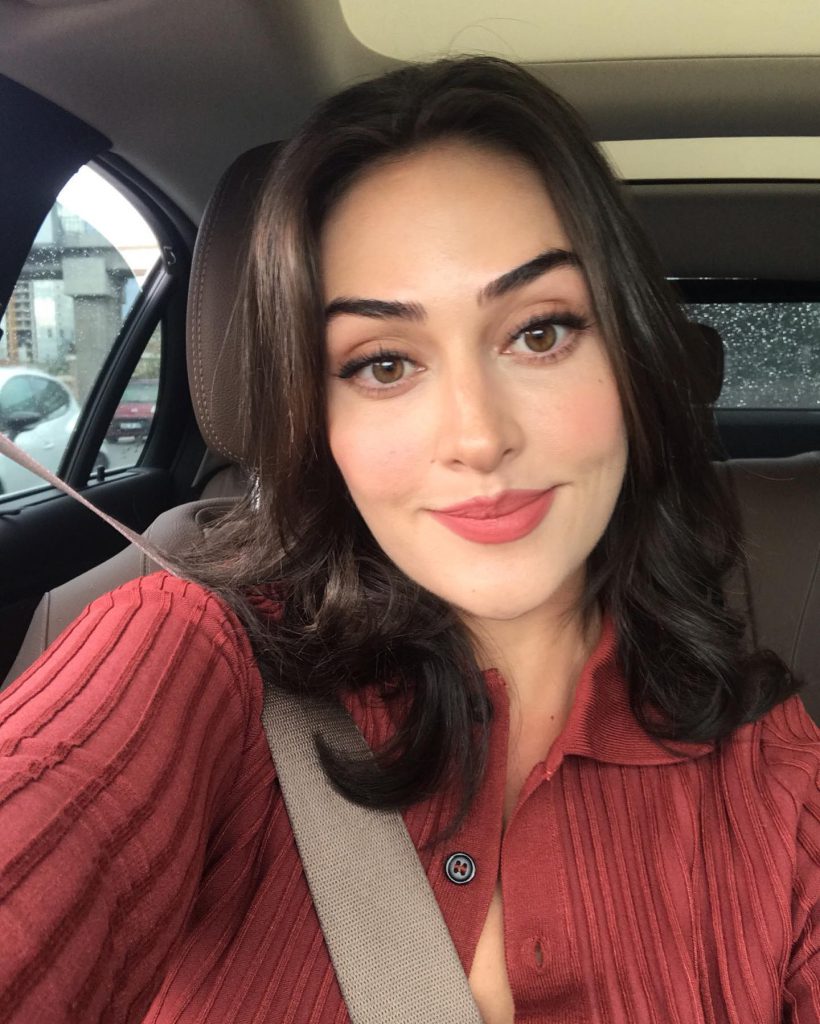 Esra Bilgiç smiles boobs