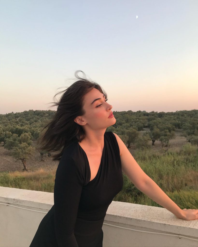 Esra Bilgiç smiles sexy