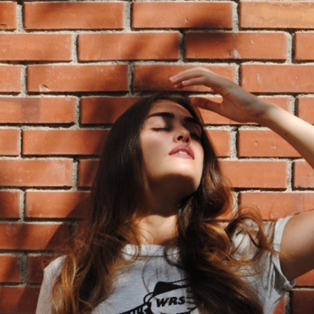 Esra Bilgiç xxx