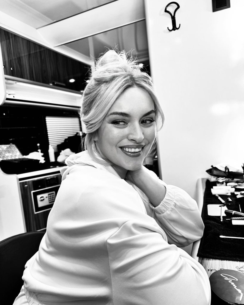 Ezgi Mola ardent boobs