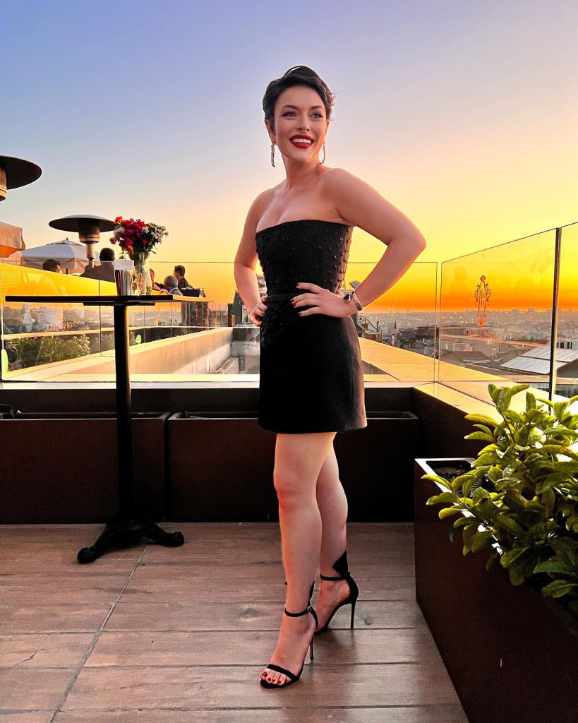 Ezgi Mola ardent nude