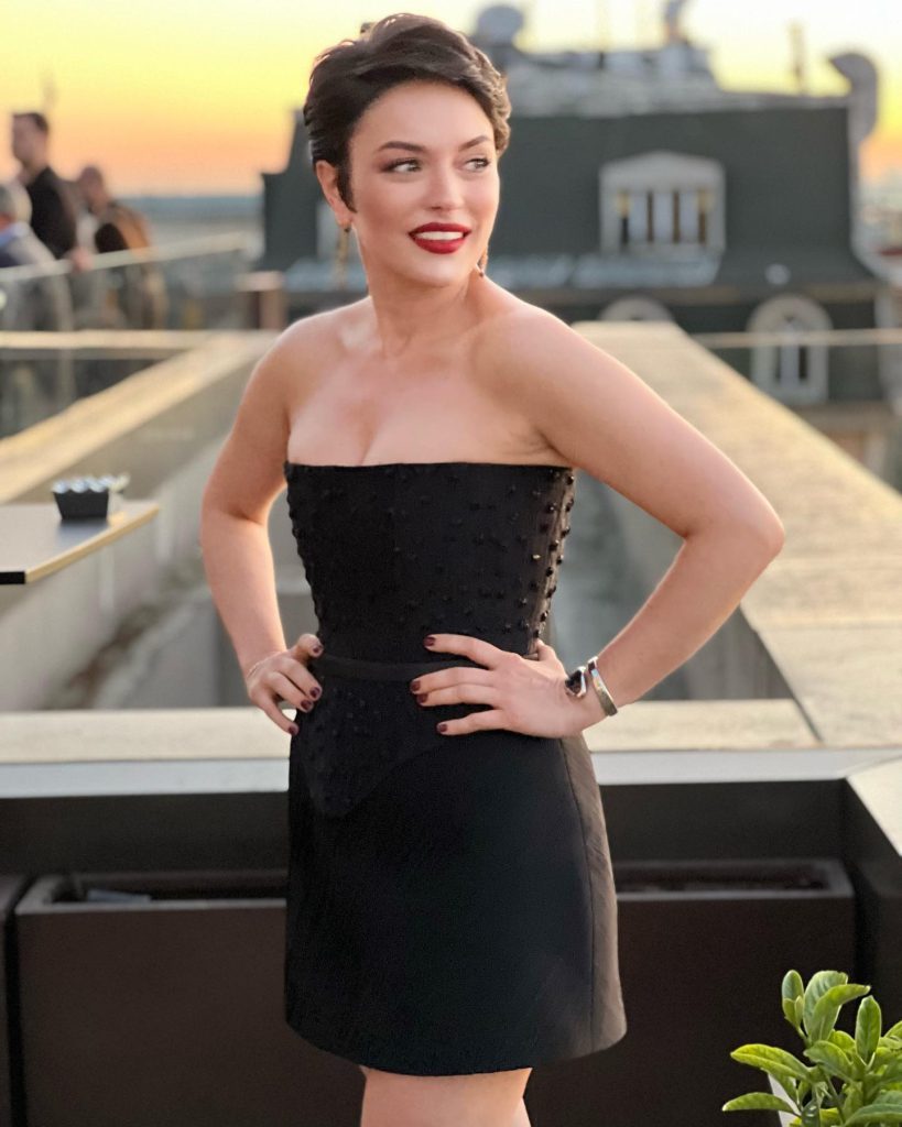 Ezgi Mola ardent porn