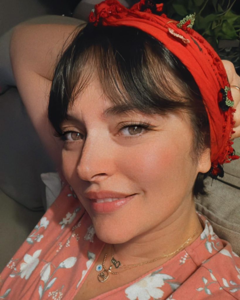 Ezgi Mola ardent sex scenes