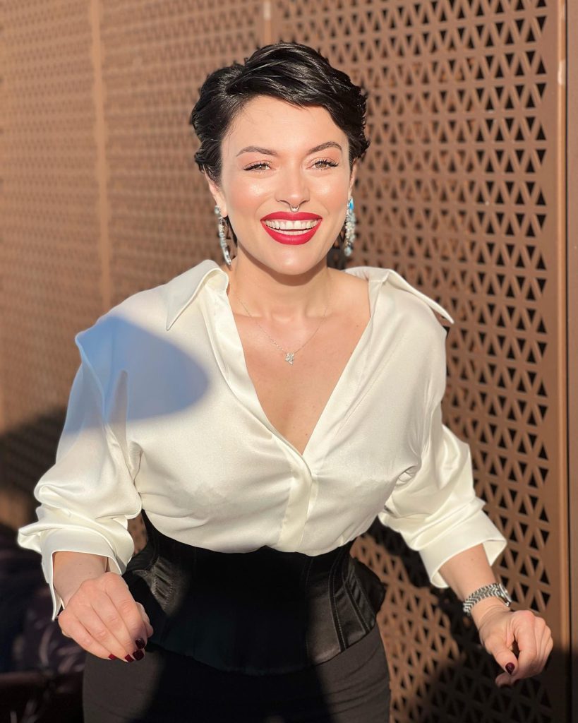 Ezgi Mola beautiful hot bikini