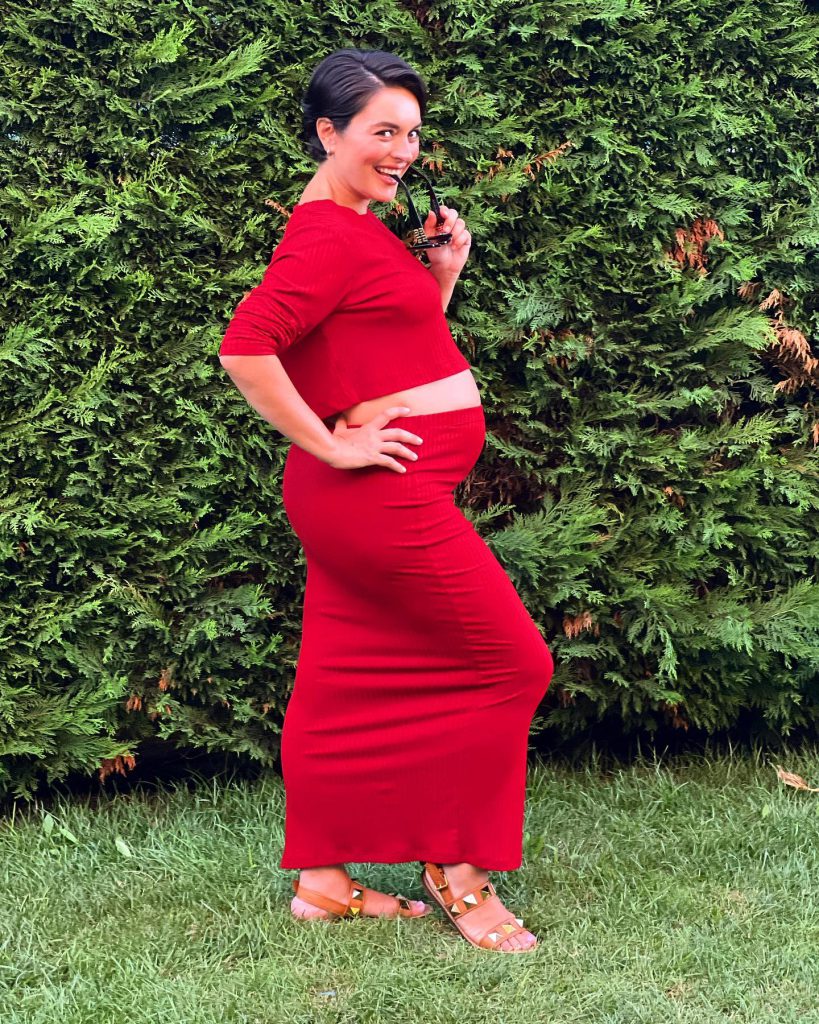 Ezgi Mola depicts fire hot pics