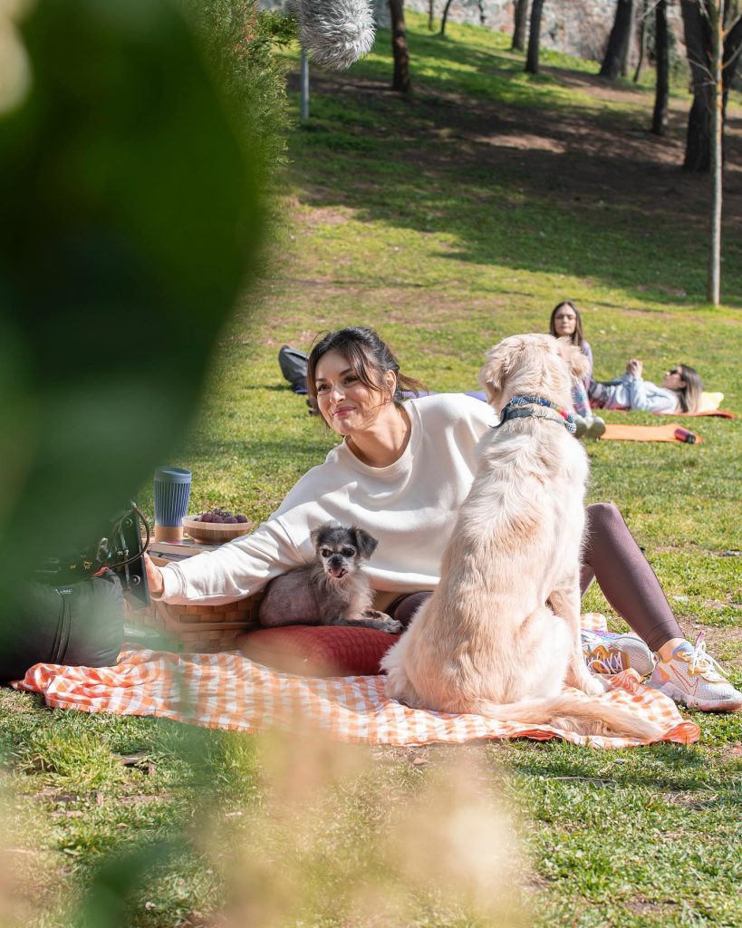 Ezgi Mola looks nude