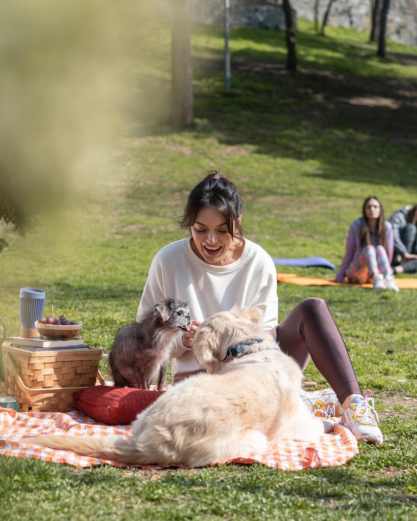 Ezgi Mola looks porn