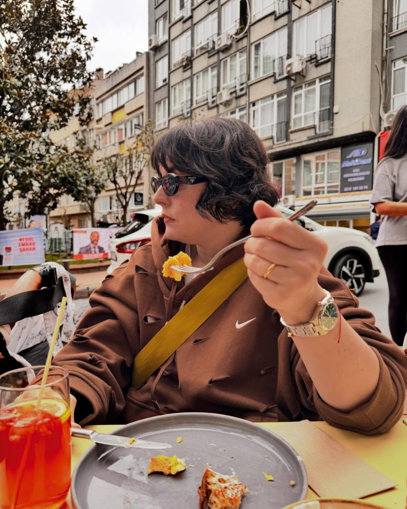 Ezgi Mola modeling bikini