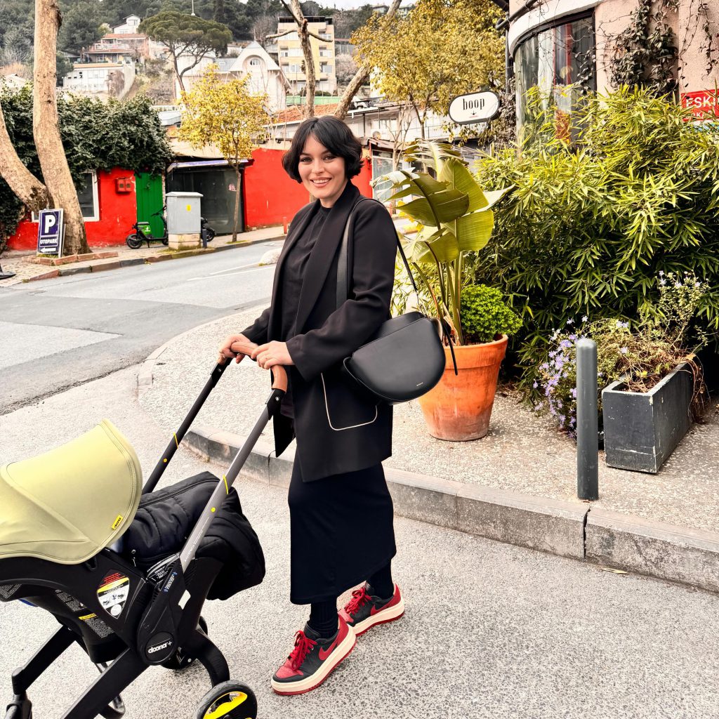 Ezgi Mola modeling nude pics