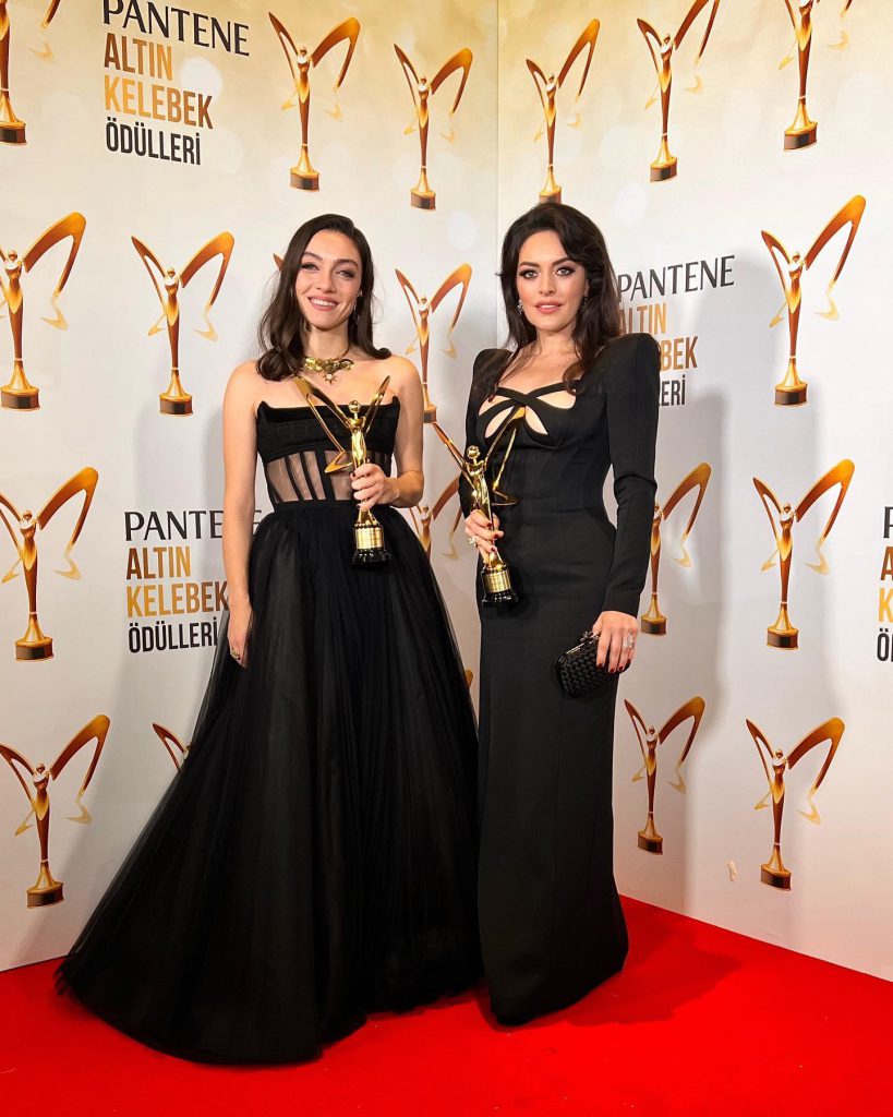 Ezgi Mola poses hot images