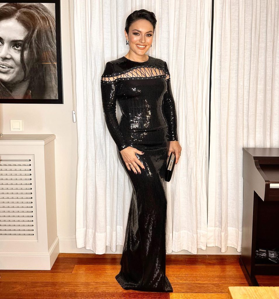 Ezgi Mola poses hot xxx