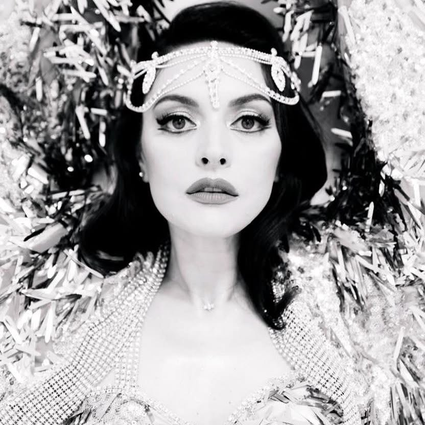 Ezgi Mola poses nude pics