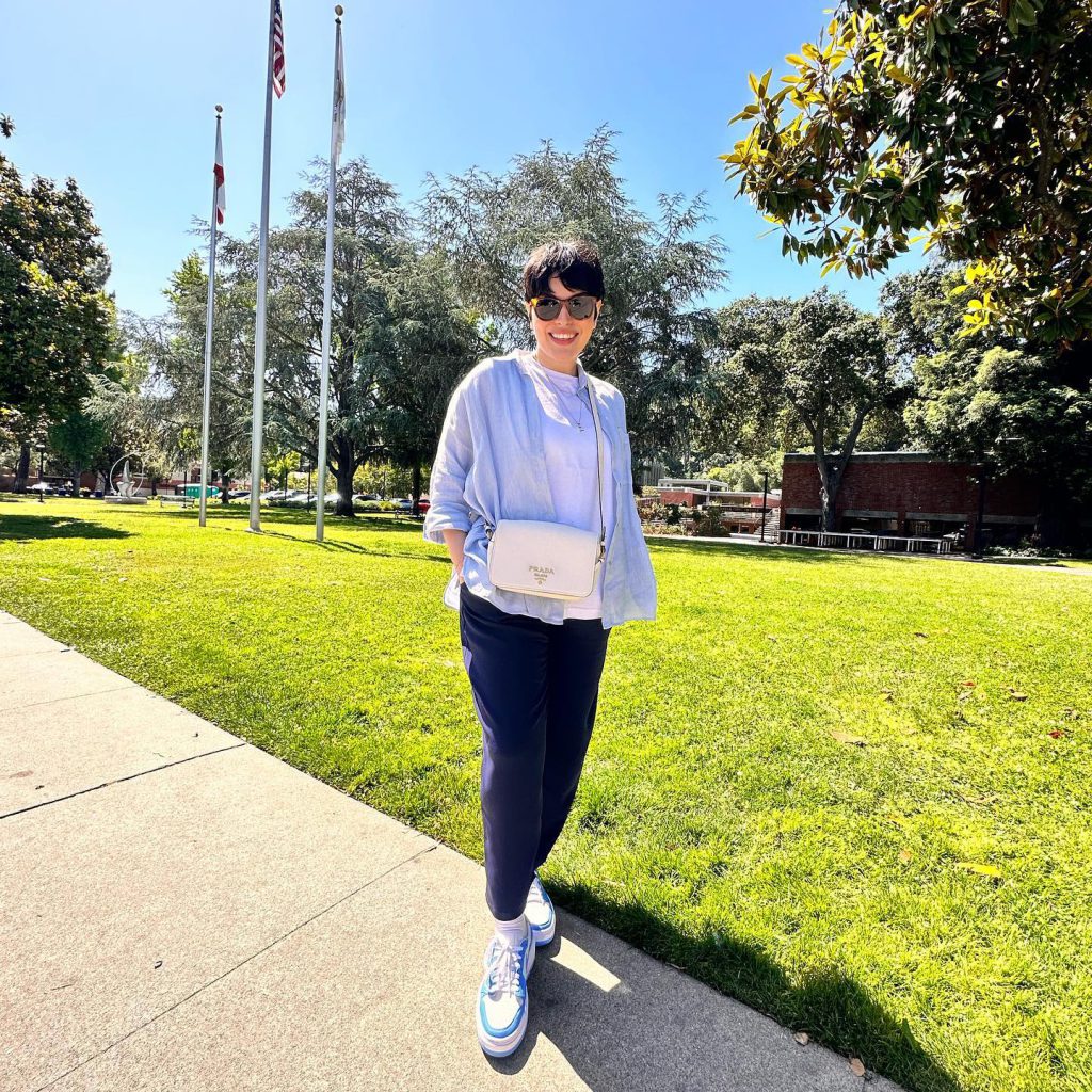 Ezgi Mola poses porn