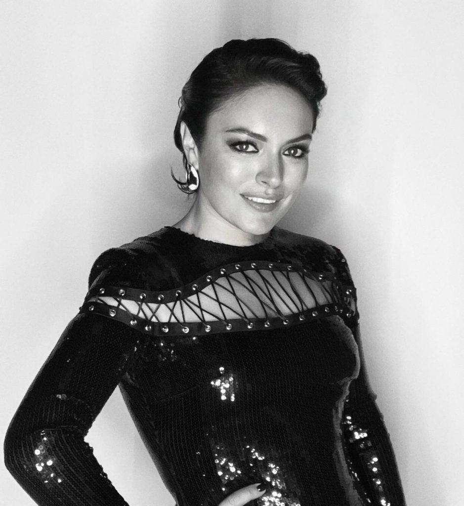 Ezgi Mola smiles ass