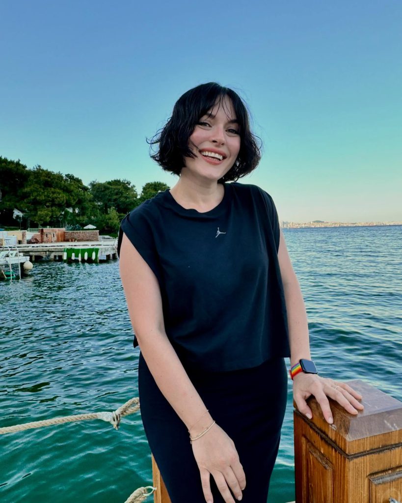 Ezgi Mola smiles boobs