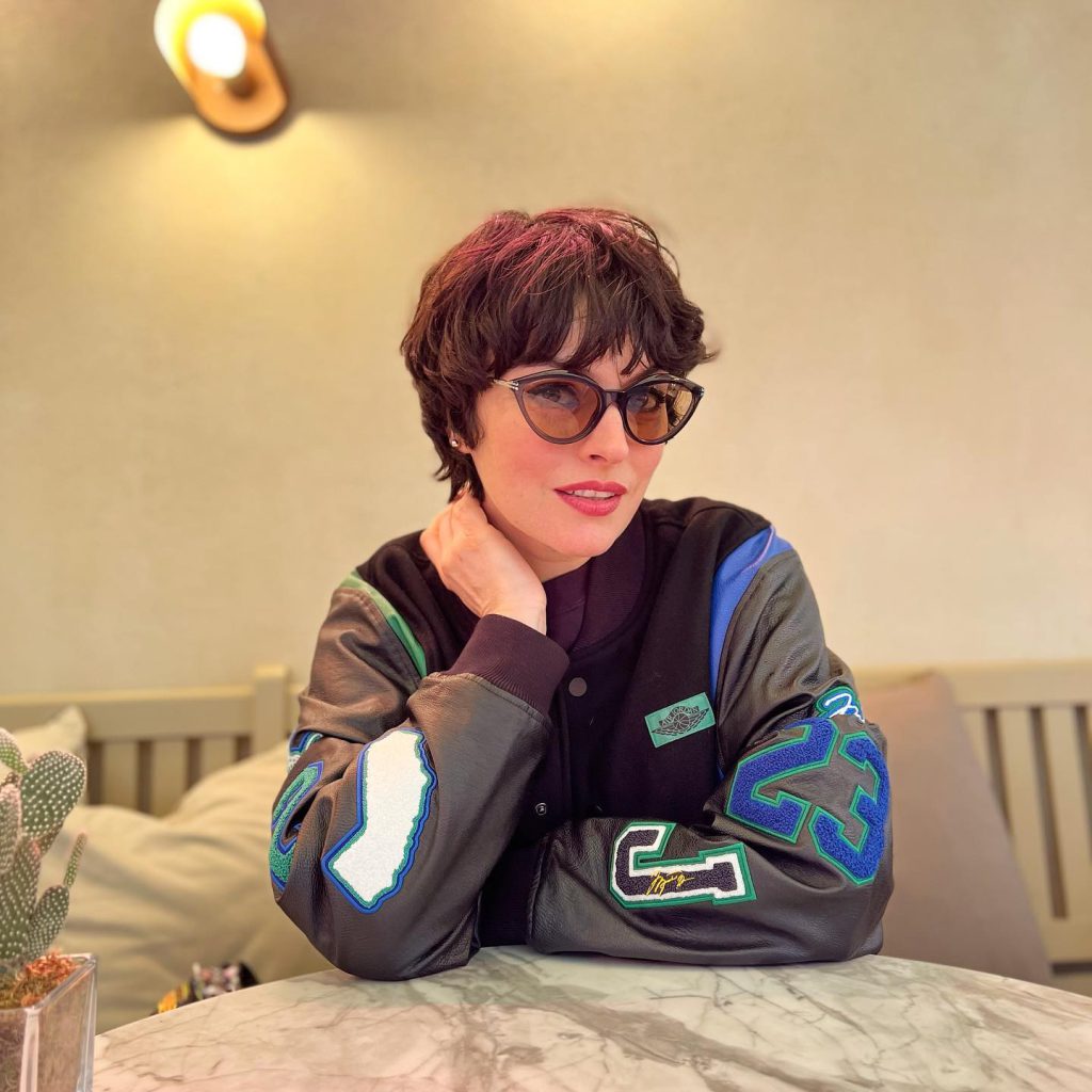 Ezgi Mola smiles hot xxx