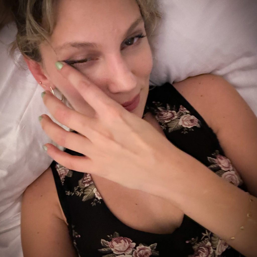 Farah Zeynep Abdullah depicts fire hot bikini