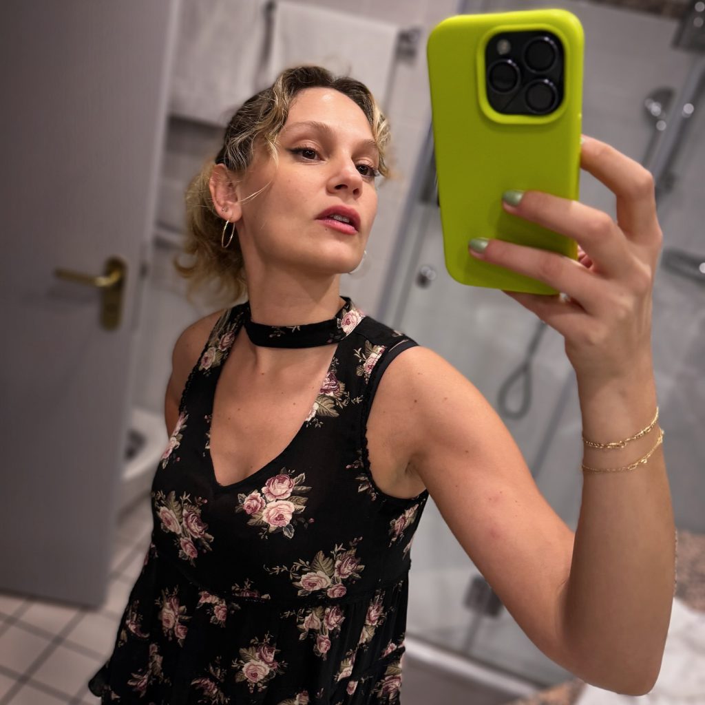 Farah Zeynep Abdullah depicts fire hot images