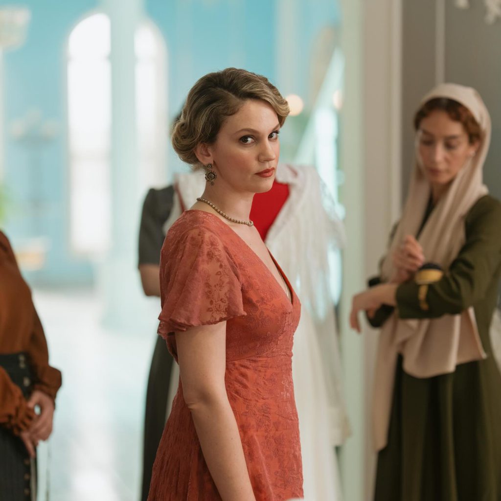 Farah Zeynep Abdullah looks ass