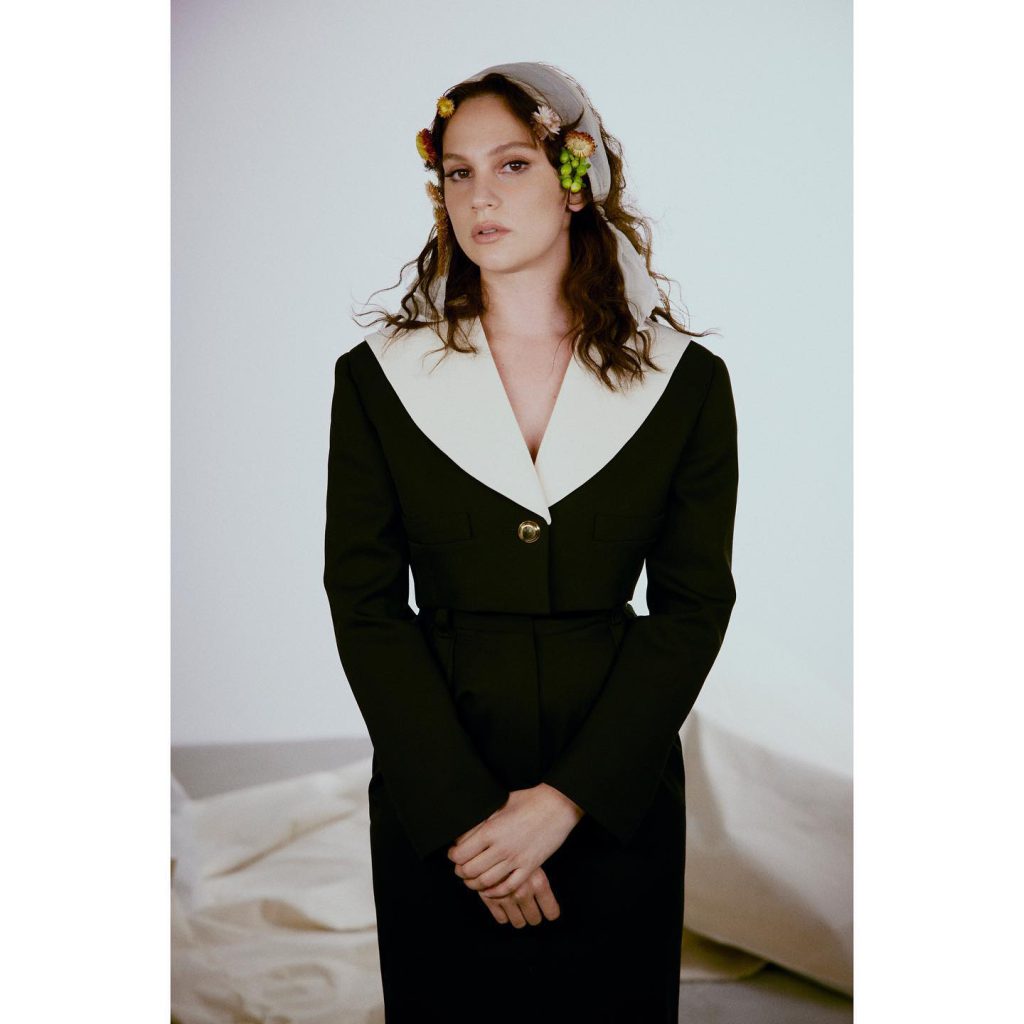 Farah Zeynep Abdullah looks nude