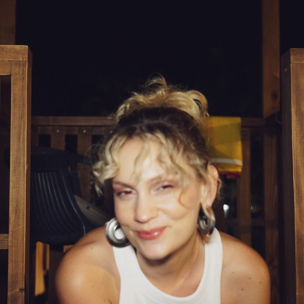 Farah Zeynep Abdullah modeling ass