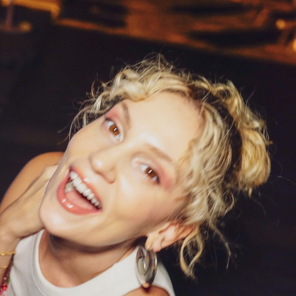 Farah Zeynep Abdullah modeling nude pics