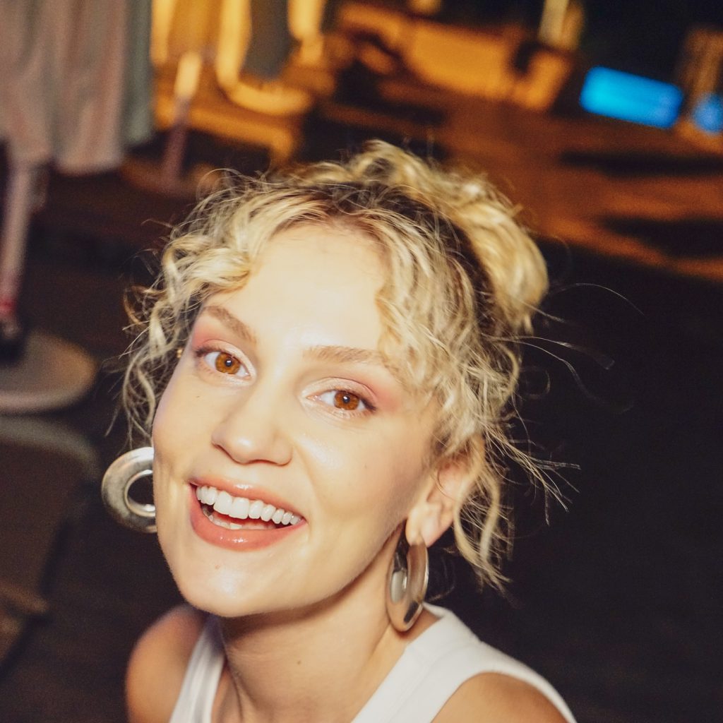 Farah Zeynep Abdullah modeling pussy