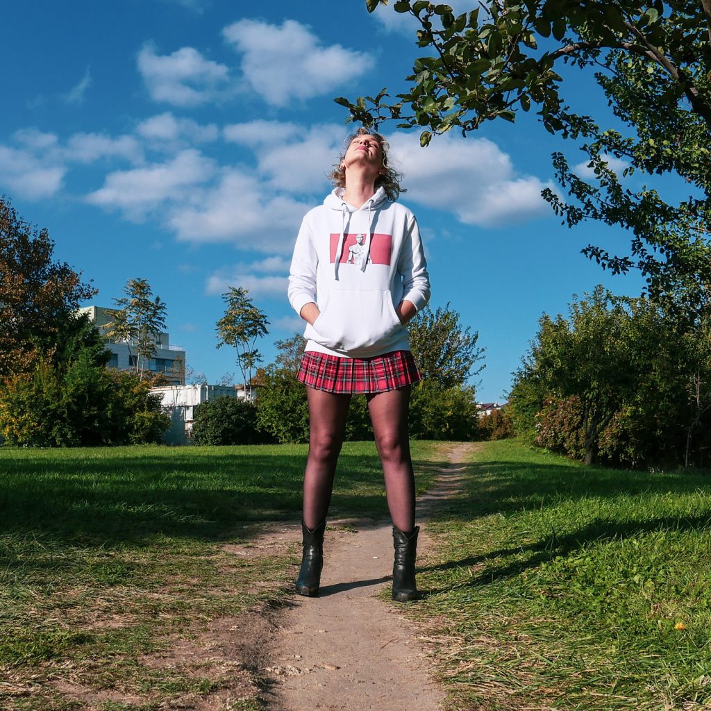 Farah Zeynep Abdullah poses hot