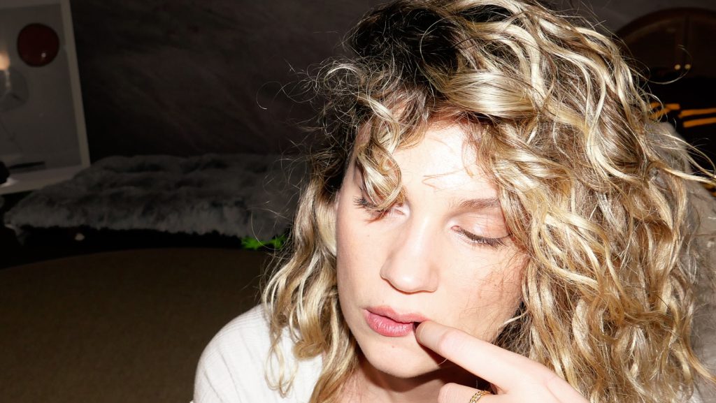 Farah Zeynep Abdullah poses nude pics