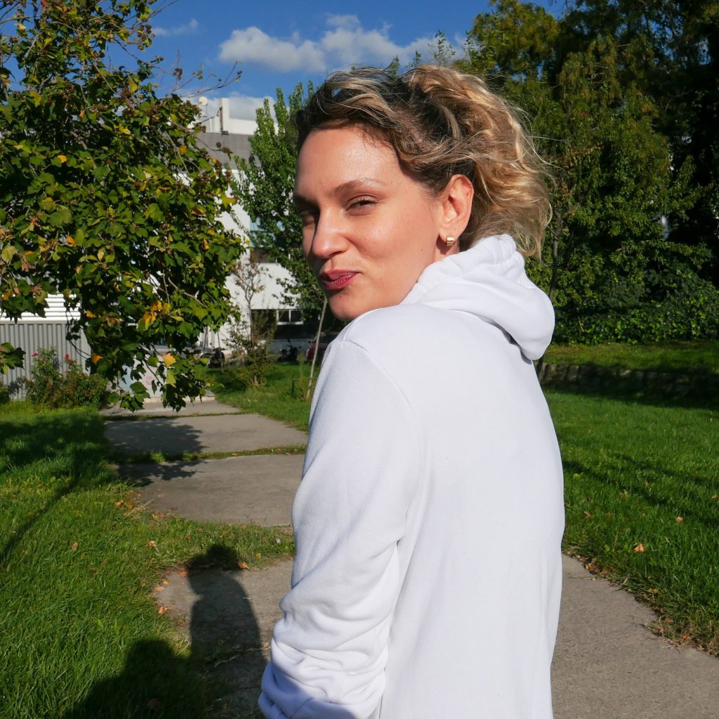 Farah Zeynep Abdullah poses porn