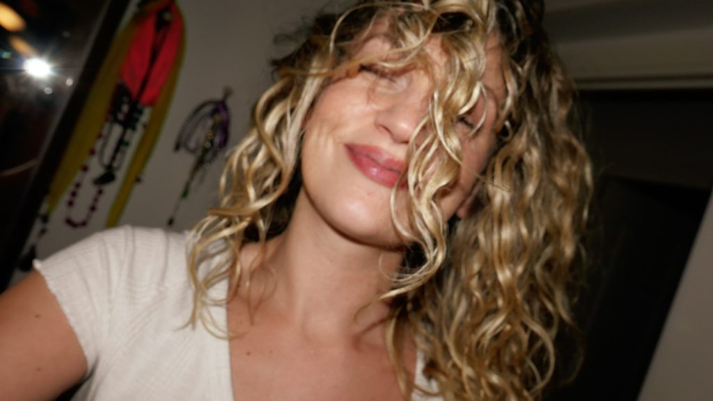 Farah Zeynep Abdullah poses pussy