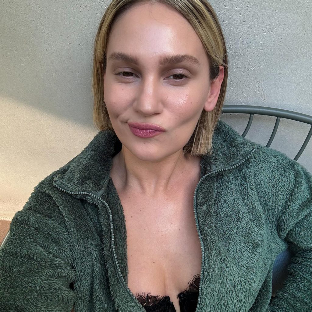 Farah Zeynep Abdullah smiles fuck