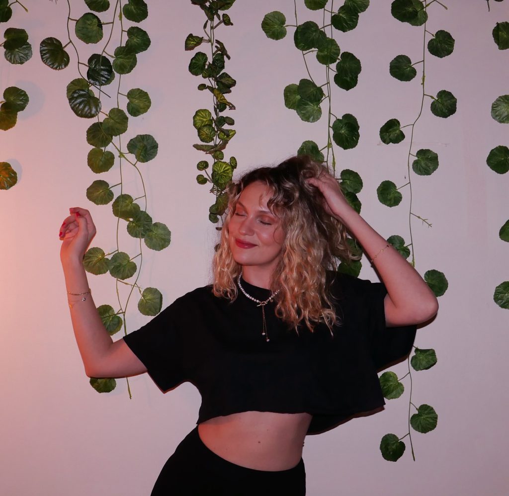 Farah Zeynep Abdullah smiles porn