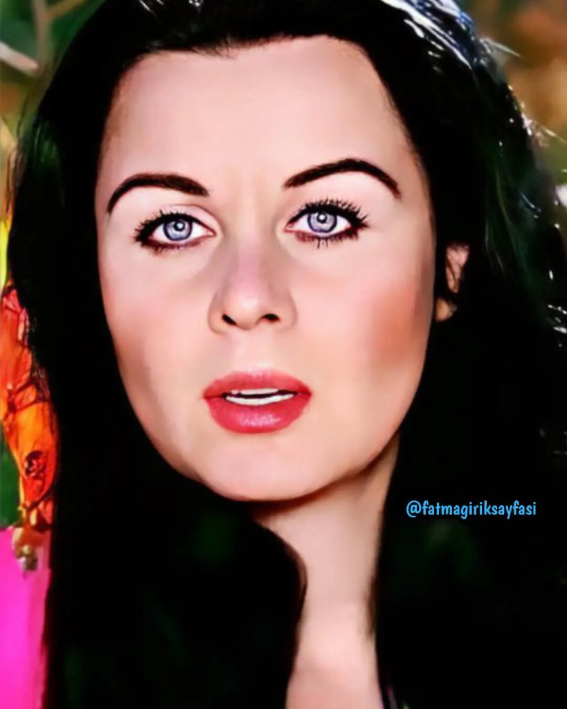 Fatma Girik ardent boobs